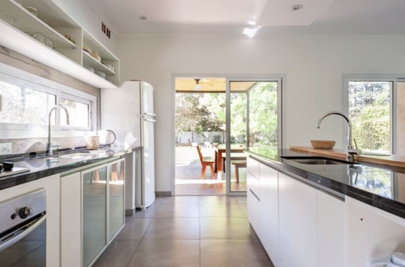 冰箱、微波炉、烤箱、炉灶