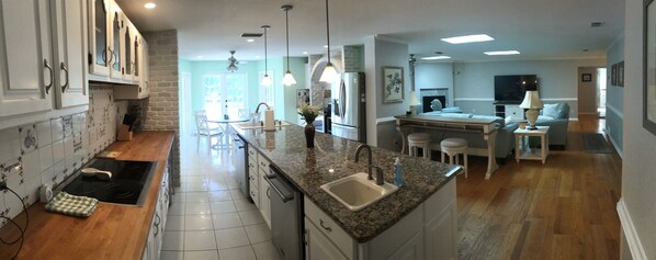 Interior - OCEAN BREEZE IS A LUXURY GETAWAY THAT HAS IT ALL (Ormond Beach)