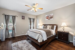 5 bedrooms, free WiFi, bed sheets