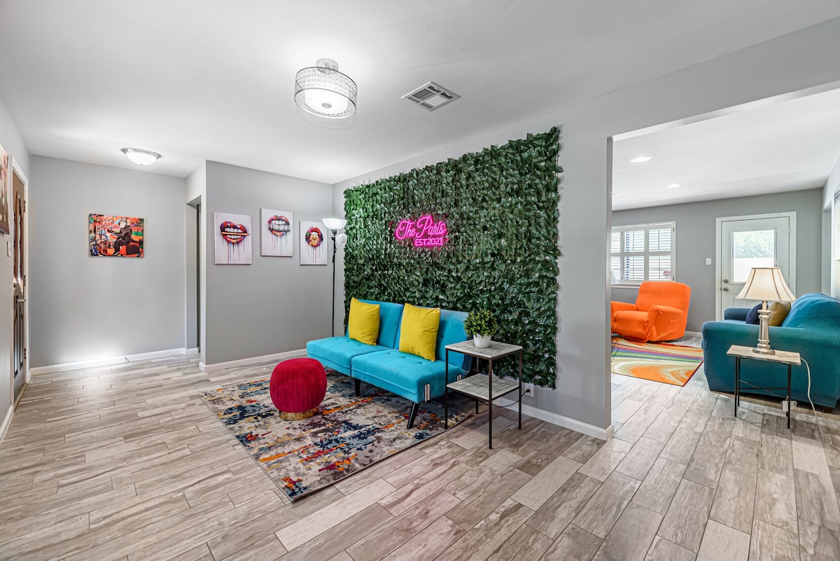 Photo 2 of The Paris- Colorful 3BEDROOM 2BATH SFH w/Heated POOL Available