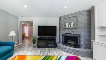 Een smart-tv, een open haard, Netflix en streamingdiensten