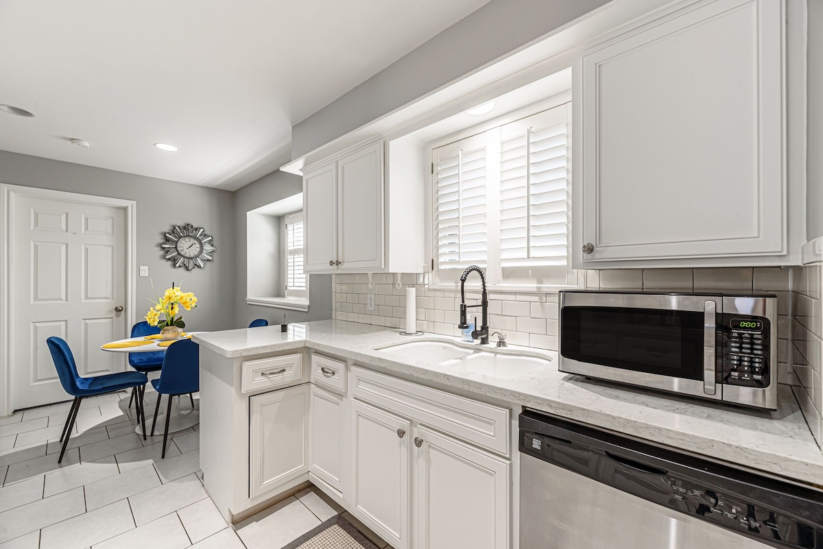Photo 10 of The Paris- Colorful 3BEDROOM 2BATH SFH w/Heated POOL Available