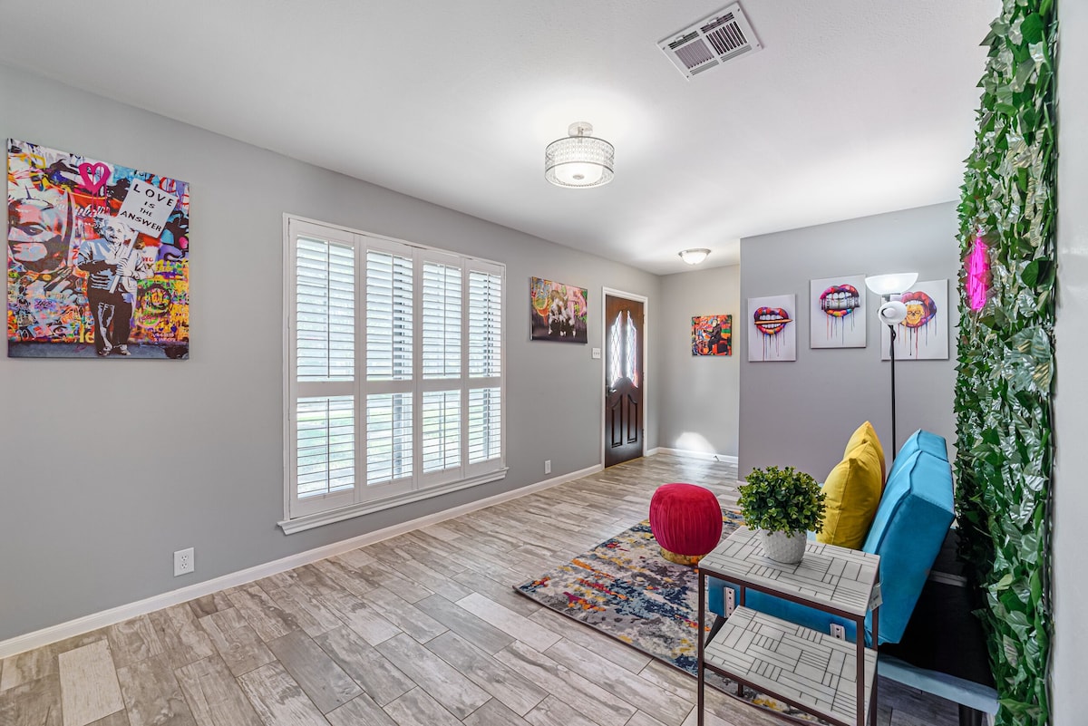 Photo 3 of The Paris- Colorful 3BEDROOM 2BATH SFH w/Heated POOL Available