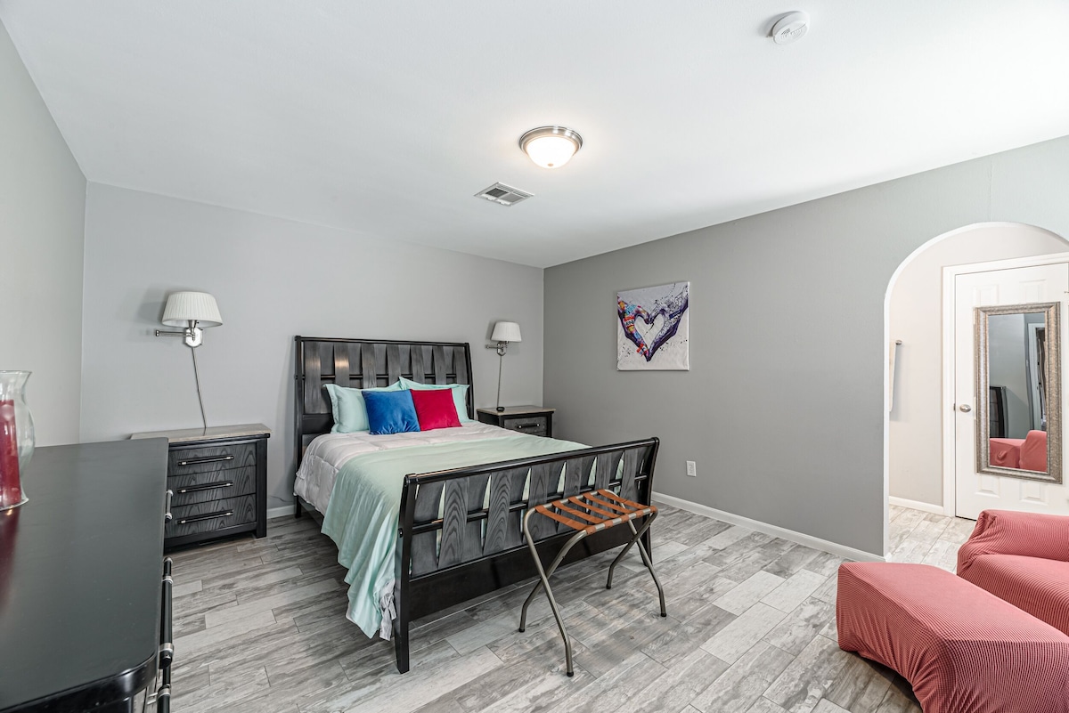Photo 22 of The Paris- Colorful 3BEDROOM 2BATH SFH w/Heated POOL Available