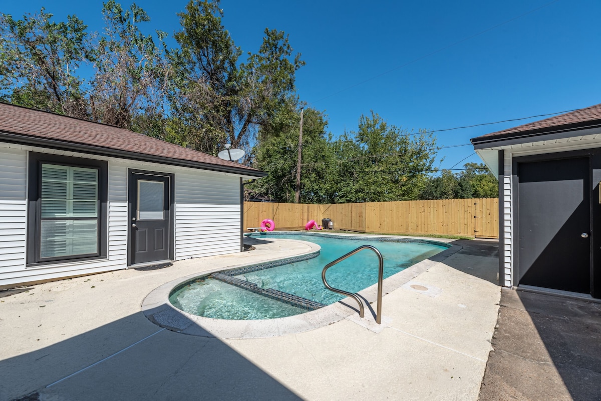 Photo 33 of The Paris- Colorful 3BEDROOM 2BATH SFH w/Heated POOL Available