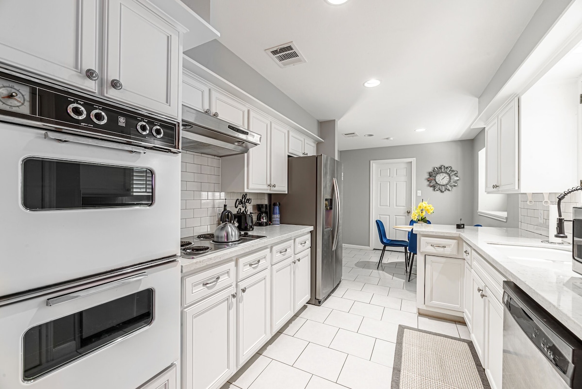 Photo 9 of The Paris- Colorful 3BEDROOM 2BATH SFH w/Heated POOL Available