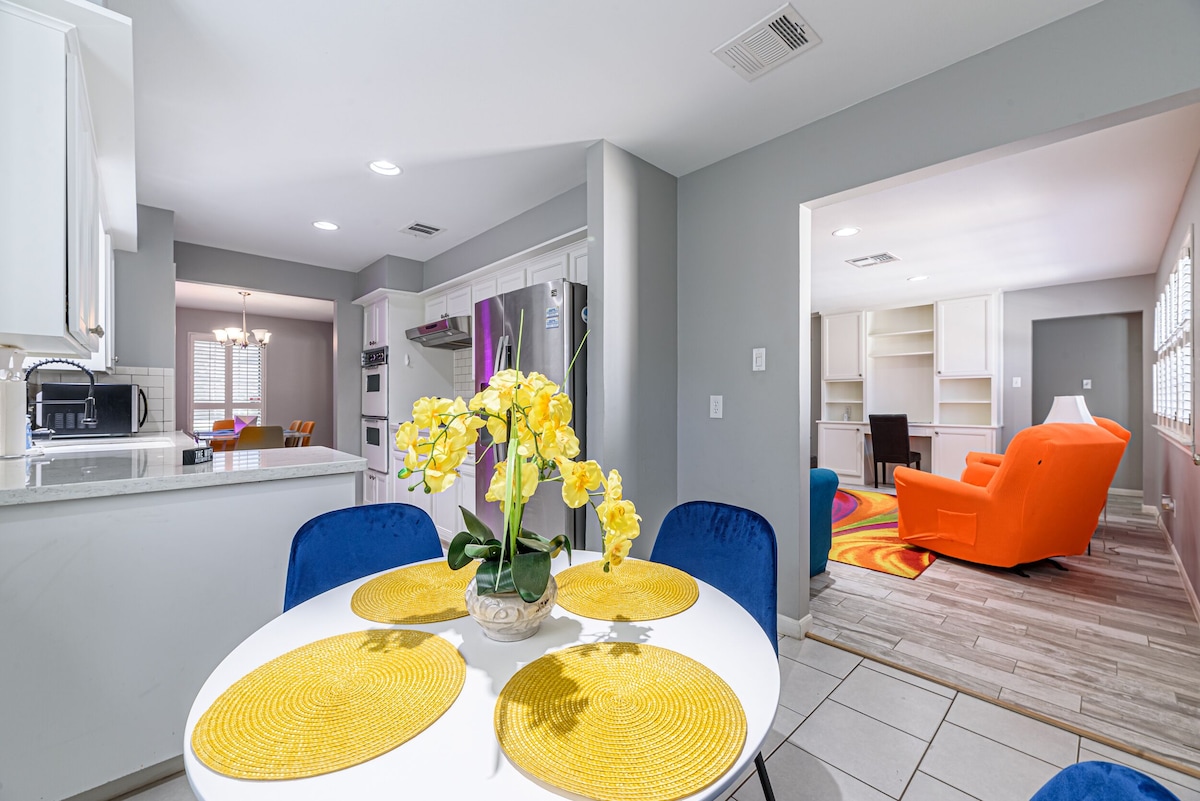 Photo 15 of The Paris- Colorful 3BEDROOM 2BATH SFH w/Heated POOL Available