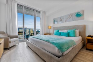 In-room safe, laptop workspace, blackout drapes, iron/ironing board - Beachwalk Vacation (Hallandale Beach)