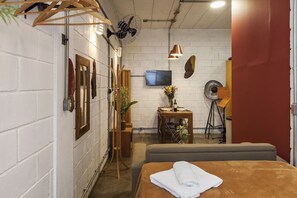 1 quarto, escrivaninha, Wi-Fi de cortesia, roupa de cama