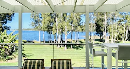 Memories Lakehouse at Dalmeny - pet friendly, waterfront, Sunday check out 3pm!