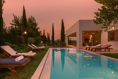 Villa Verano  - Spacious 5-BDR & 5-BTH villa
