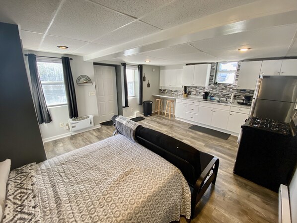 1 bedroom, iron/ironing board, free WiFi, bed sheets - New Studio in ❤️ of Providence with FREE Parking (Providence)