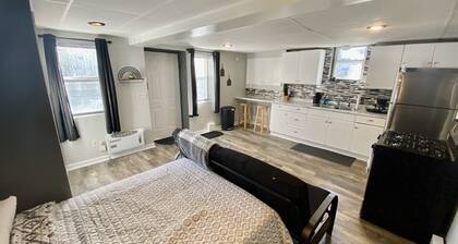 New Studio in ❤️ of Providence with FREE Parking