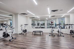 Fitness facility - Hip Oakland Studio w/ Gym, Pool & AC, 2 min walk to Target, by Blueground (East Bay)