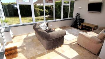 TV, fireplace, stereo