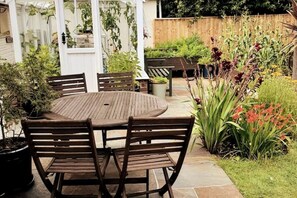 Outdoor dining - Spacious Family Holiday Property in Paignton (Paignton)