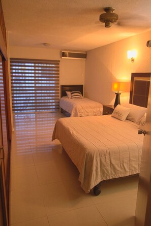 3 bedrooms, desk, iron/ironing board, free WiFi