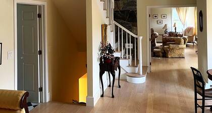 Canary Lodge - Berkshires Mountaintop Retreat - 8 Guests