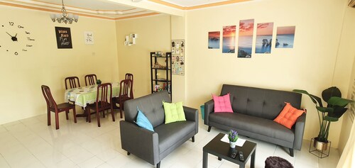 Colourful homestay - (near jeti sky mirror)