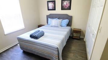 2 chambres, fer et planche Ă repasser, Wi-Fi gratuit, draps fournis