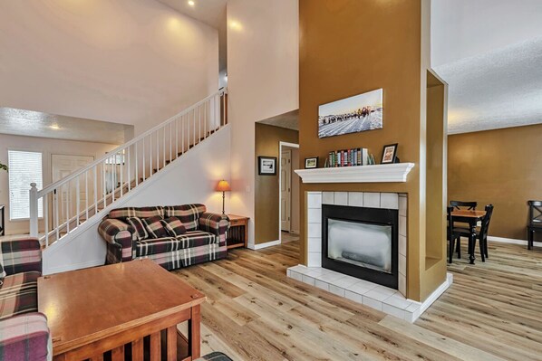 Smart TV, fireplace, DVD player, books