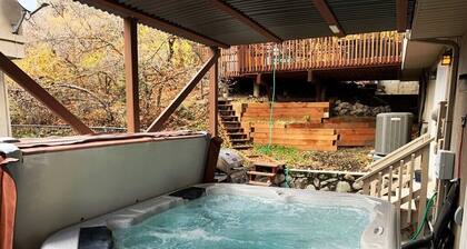 5-Bedroom Ski / Vacation Home with Hot Tub, Great for Gathering