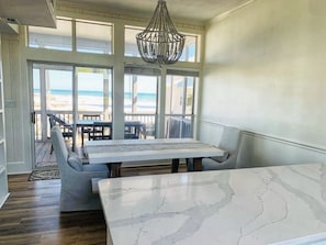 Dining - Beachfront 4 Br Includes Jeep Paddle Boards Kayak Bikes (Santa Rosa Beach)