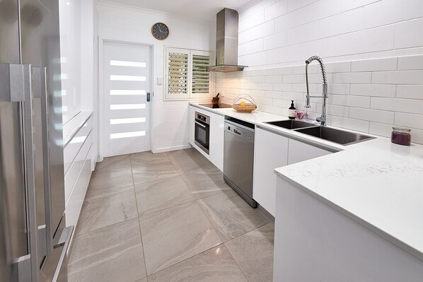 Private kitchen - Absolute Beachfront at Bramston Beach (Bramston Beach)