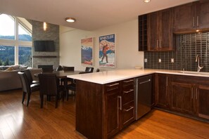 Fridge, microwave, oven, stovetop - Spectacular 3 bed/2 bath Penthouse with Mtn Views (Whistler)