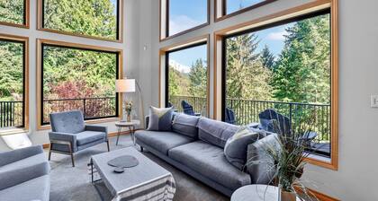 Majestic Mountain Retreat on 20 Acres, Gorgeous Views, Ponds, Hot Tub, Sauna, 15 Miles to Gov Camp