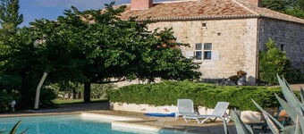 Double gîte on quiet estate with private pool