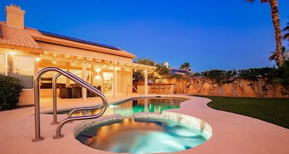 360° Mountain Views, Heated Pool & Spa, Firepit