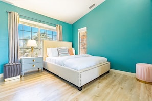4 bedrooms, desk, iron/ironing board, free WiFi
