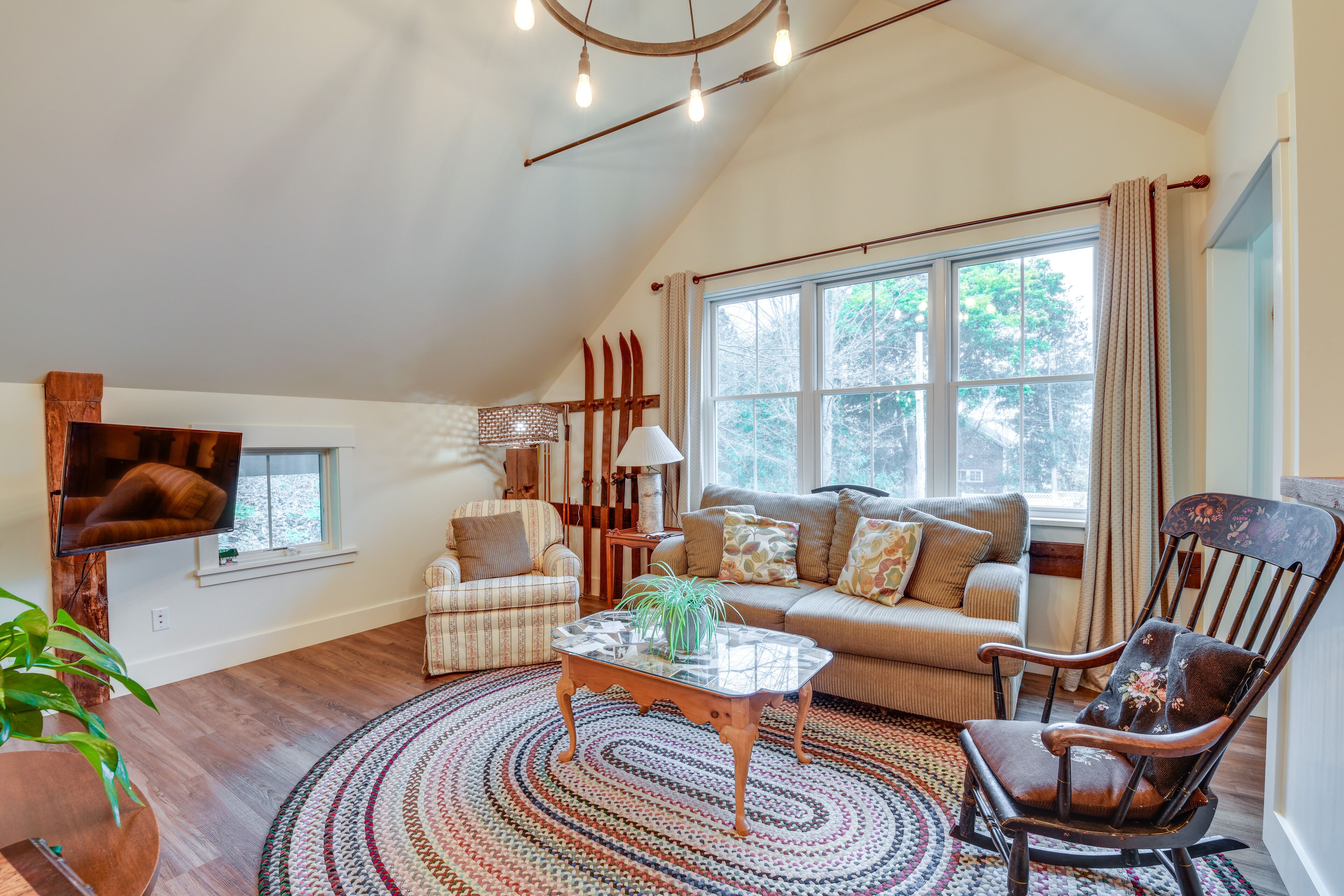 Tranquil Stowe Retreat at ‘The Loft at Hobble Inn’