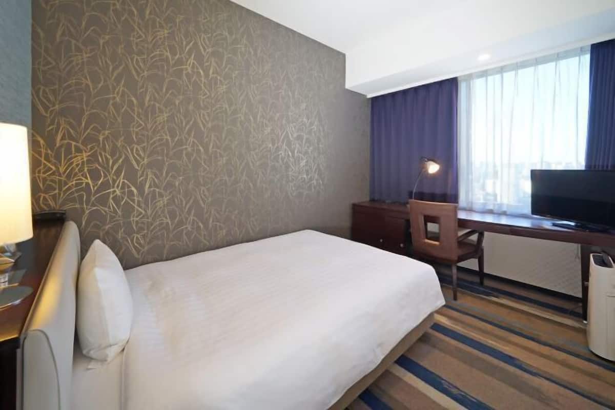 Premium bedding, down duvets, blackout curtains, free WiFi