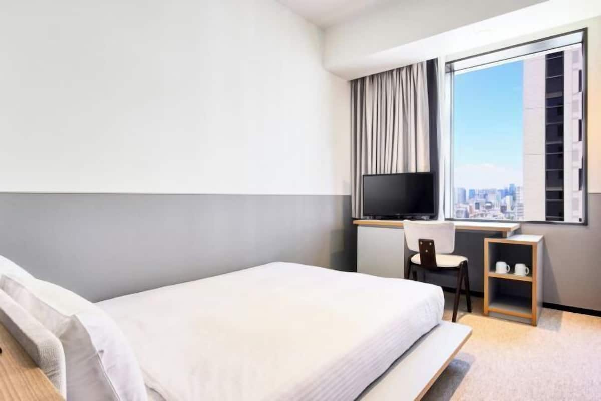 Ropa de cama de alta calidad, edredón, cortinas blackout y wifi gratis