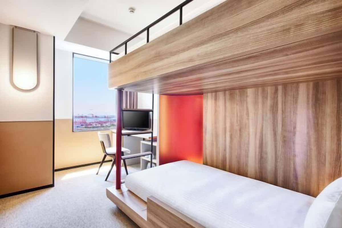 Ropa de cama de alta calidad, edredón, cortinas blackout y wifi gratis