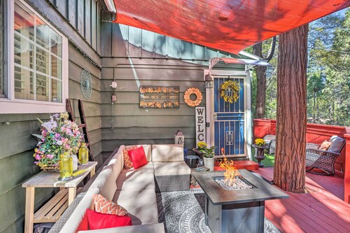1 Mi to Lake Gregory: Boho Crestline Cabin