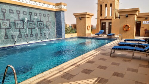 Mirage 1 Residence Lavish Modern Apartment with Balcony