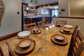 Dining - Old Mill Townhome Steps from River and Trails, Shops, Restaurants, Fireplace, A/C, Dog Friendly. (Bend)