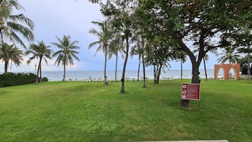 Children’s play area – outdoor