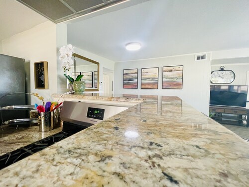 Ideal Beautiful Vacation Rental for Fans- WALK to AT&T Stadium.  Park 4 cars