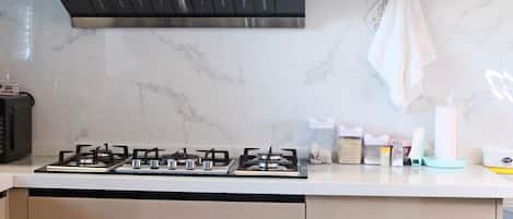 Microonde, forno, pentole/stoviglie/utensili