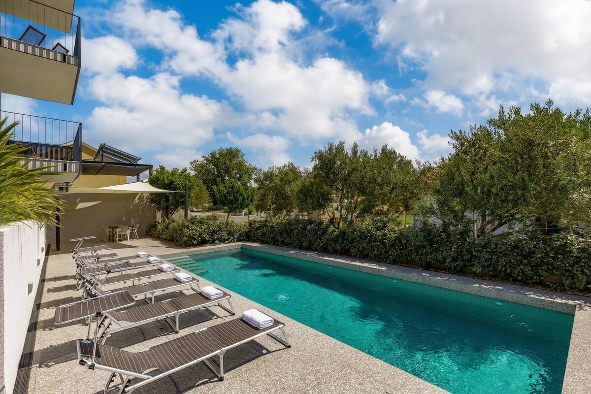 Căn hộ Tiêu chuẩn, 2 phòng ngủ, 2 phòng tắm (Pool Apartment Sapore Di Mare 1) | Hồ bơi | Hồ bơi ngoài trời phục vụ theo mùa 