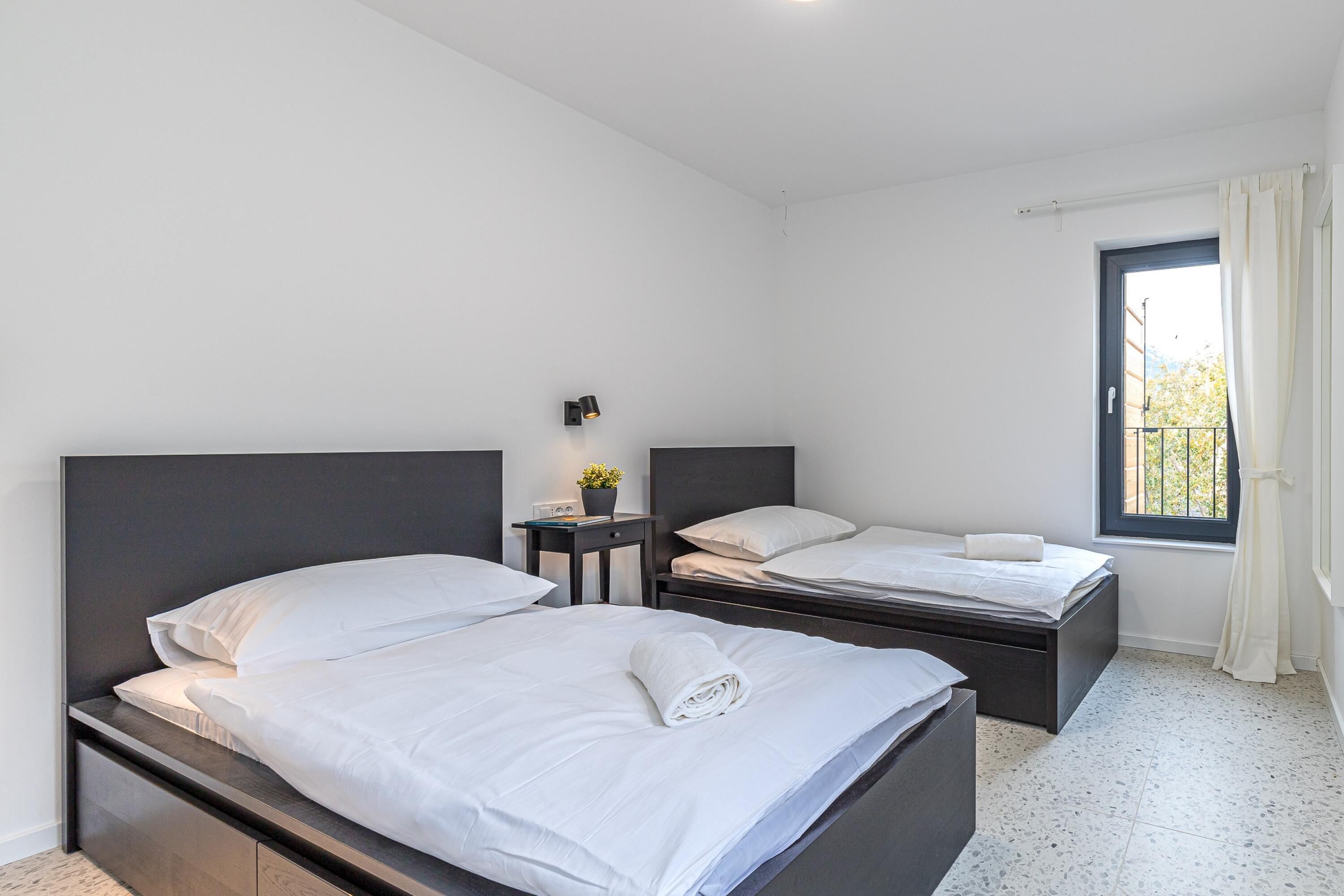 Standard-Apartment, Mehrere Schlafzimmer, 2 Bäder (Pool Apartment Sapore Di Mare 1) | 2 Schlafzimmer, kostenloses WLAN, Bettwäsche