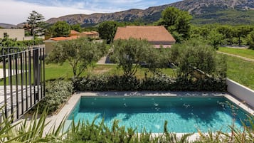 Sæsonbestemt udendørs pool