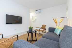 Standard Apartment, Multiple Bedrooms, 2 Bathrooms (Pool Apartment Sapore Di Mare 1) | Living area | 21-inch flat-screen TV with cable channels - Pool Sapore Di Mare Apartments (Baska)