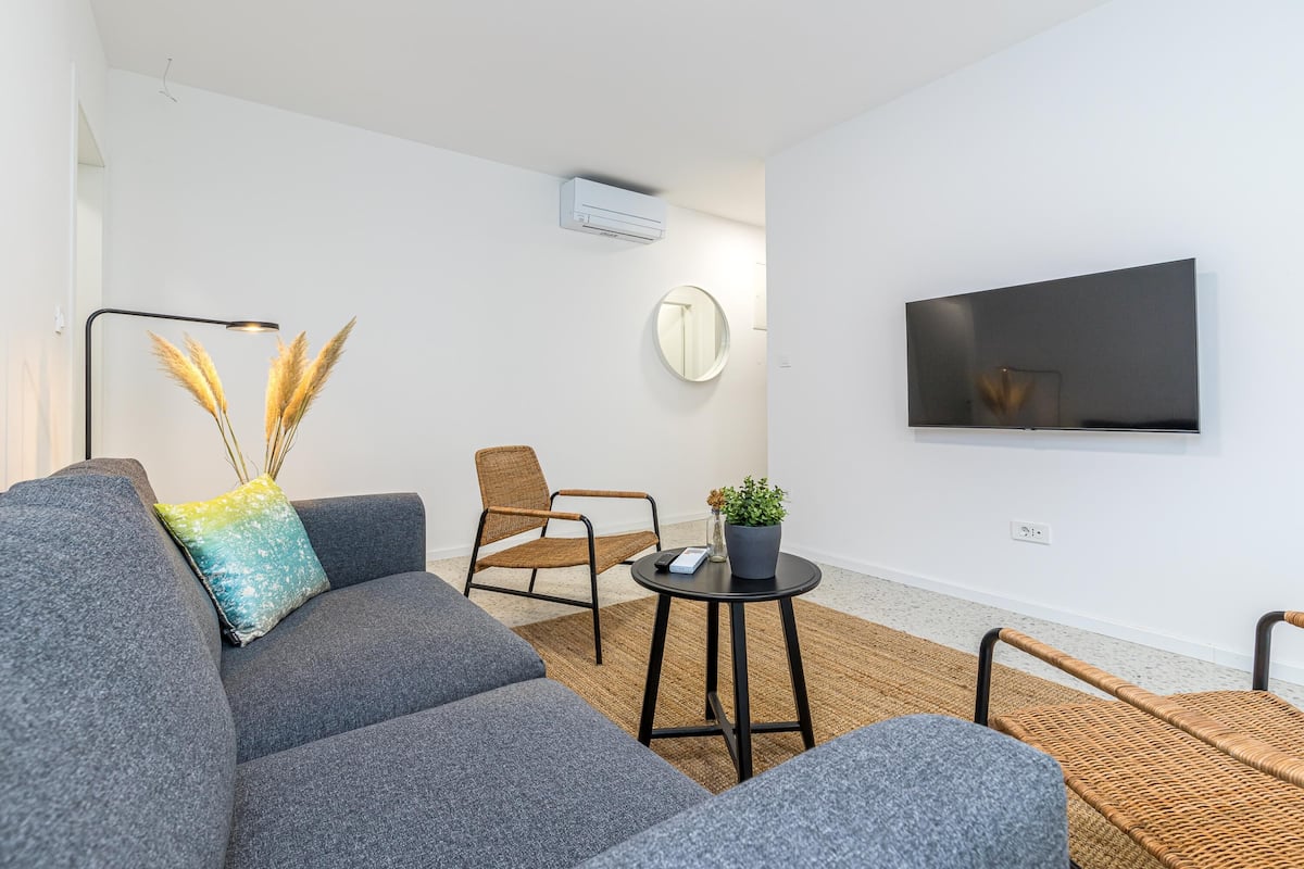 21-inch flat-screen TV with cable channels