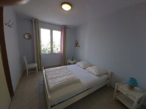 3 chambres, fer et planche à repasser, accès au Wi-Fi (inclus)