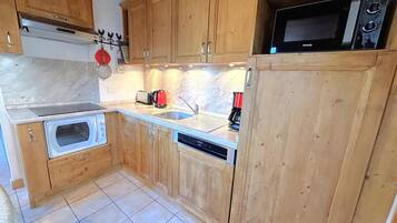 Refrigerador, microondas, horno y lavavajillas